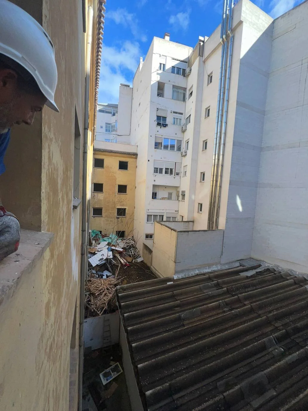 Comienza la demolición del edificio de Manuel de Falla donde irán 44 pisos de lujo